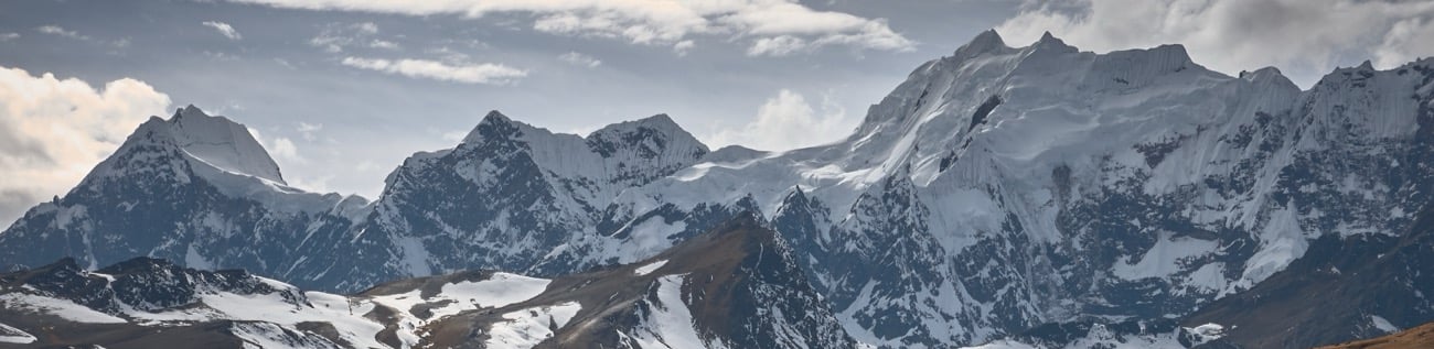 breathtaking-view-beautiful-snow-capped-ausangate-mountain-peru-1